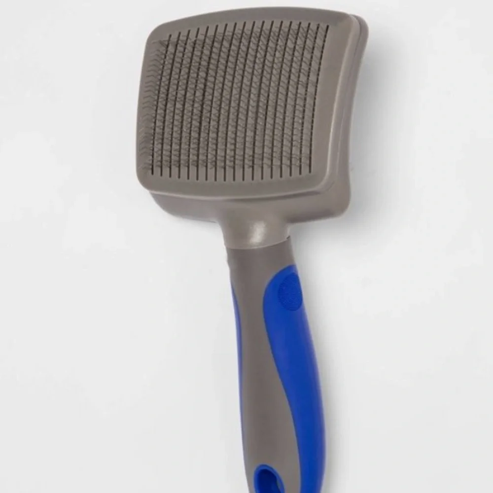 Pet grooming brush